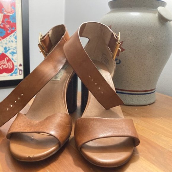 Steve Madden Brown Leather and Wood Heels with Buckle Size 6 - Picture 4 of 4